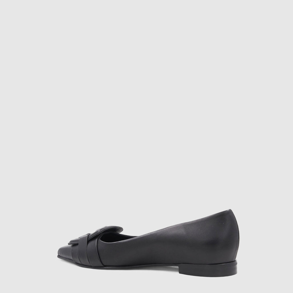 Jojo low heel in black leather with a buckle detail, alternate view