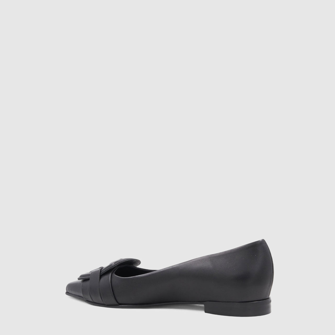 Jojo low heel in black leather with a buckle detail, alternate view