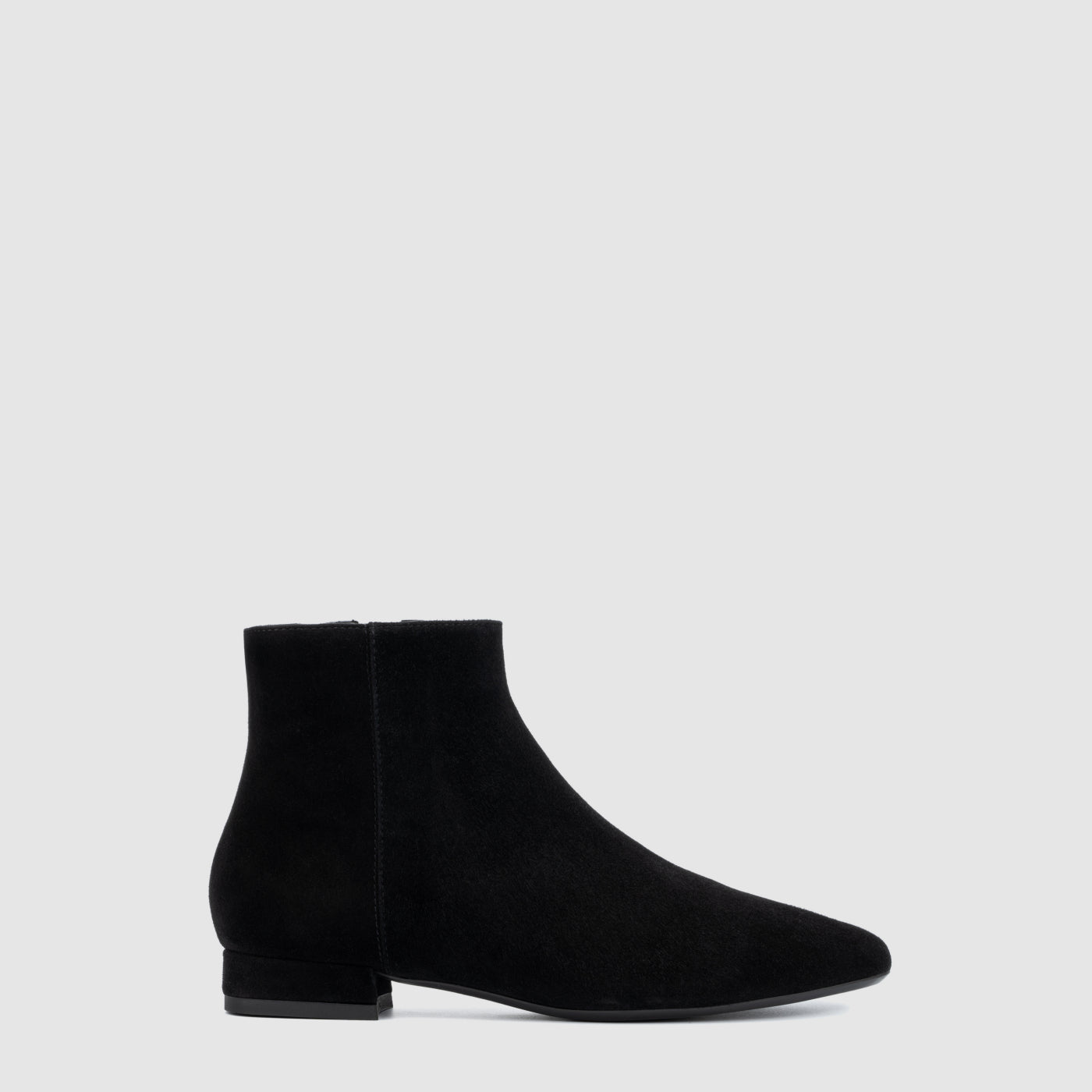 Prisilla ankle boot in black suede with a pointed toe