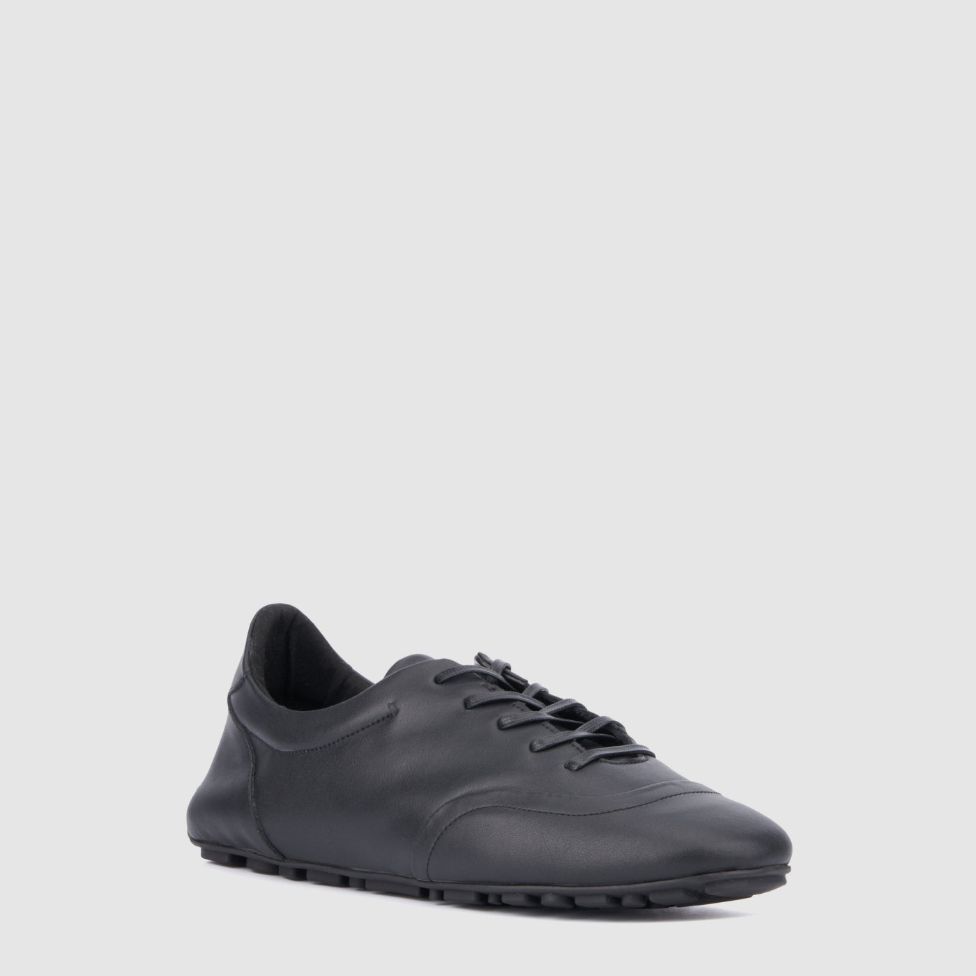 Qrystal sneaker in black leather with a lace-up closure, alternate view