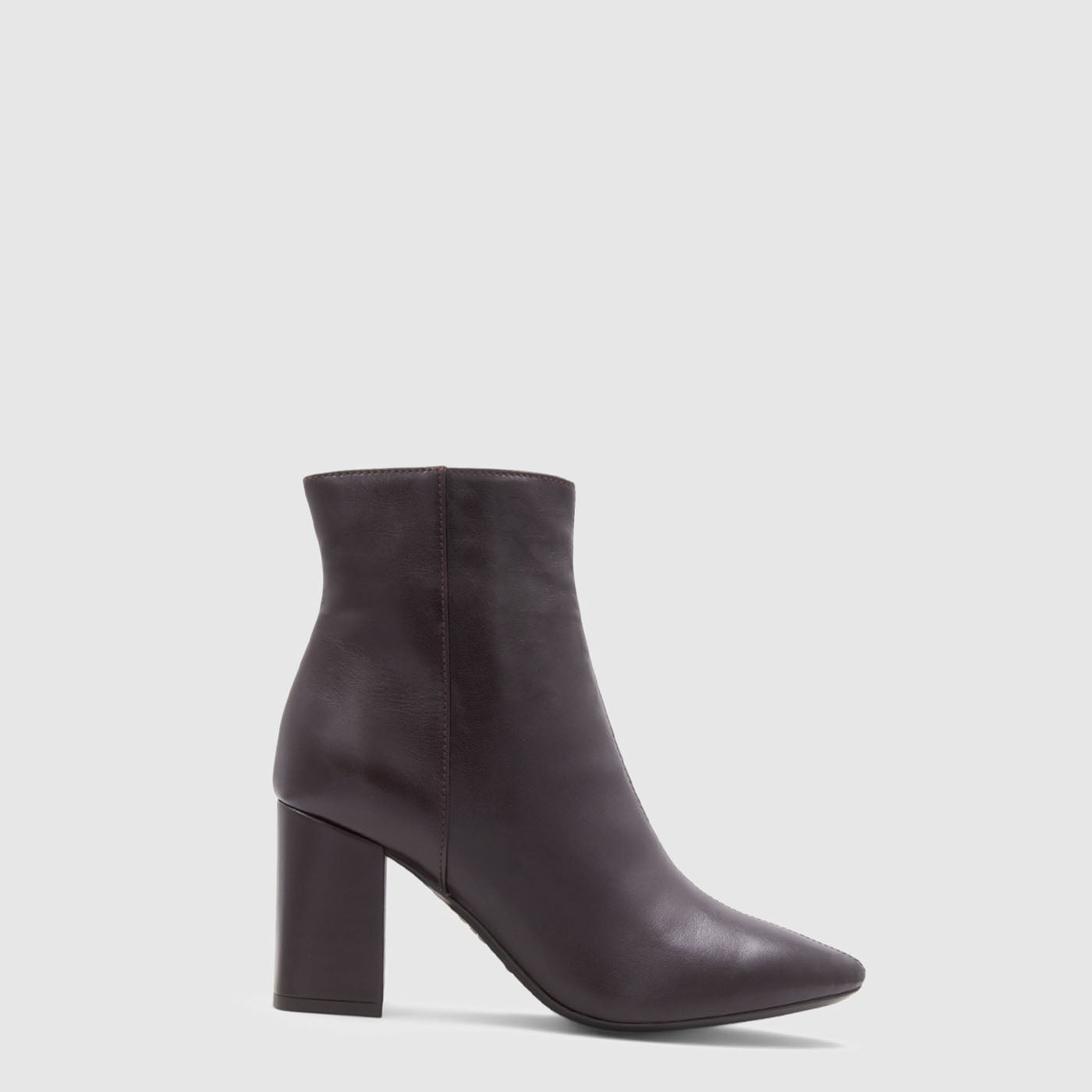 Pierra ankle boot in dark brown leather with a pointed toe